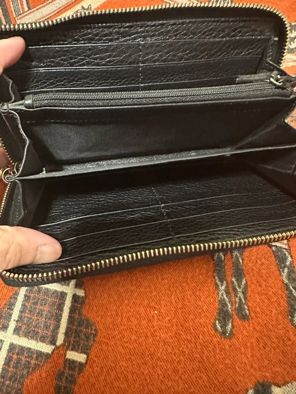 GUCCI❤️🌟 BLACK SOHO ZIPPED AROUND WALLET ⭐️ - Picture 6 of 6